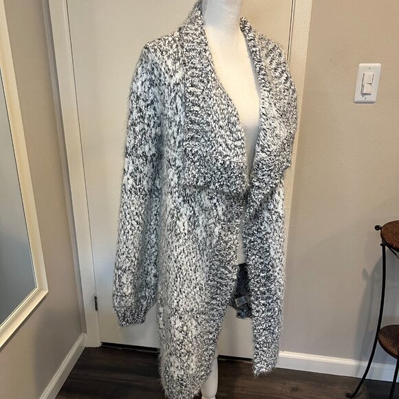 NWT BB Dakota White & Gray Open Front Knit Eyelash Cardigan, Size Medium - Picture 7 of 16